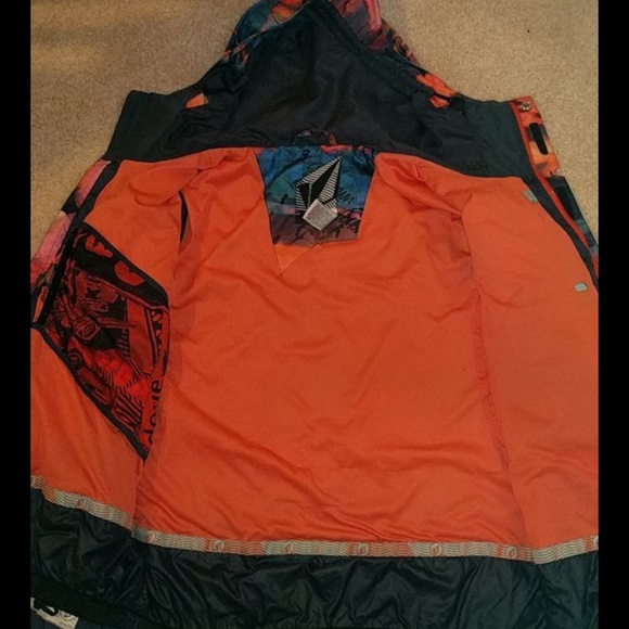 Volcom Snowboarding Jacket - Picture 2 of 4